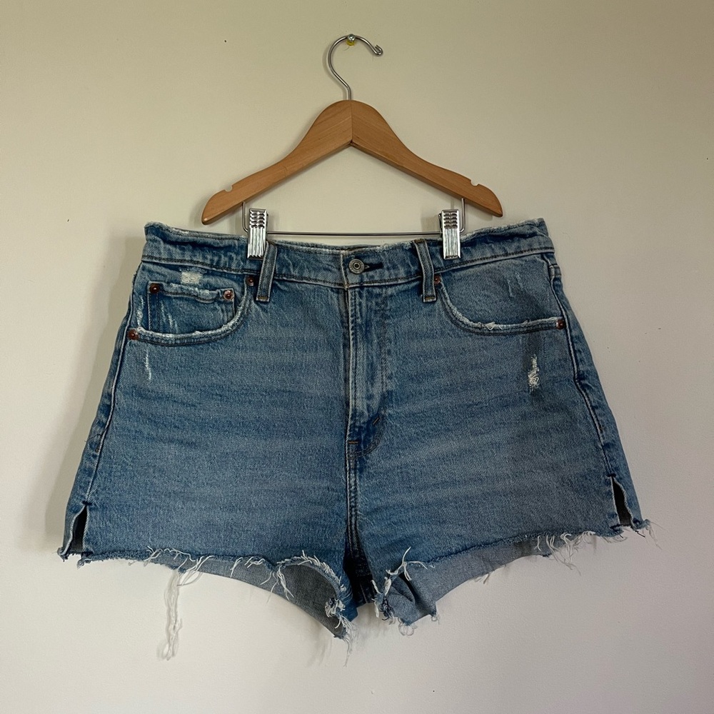 Abercrombie The Mom Short High Rise